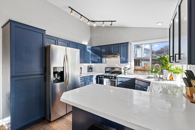 Foto del edificio - 9701 W Poppy St
