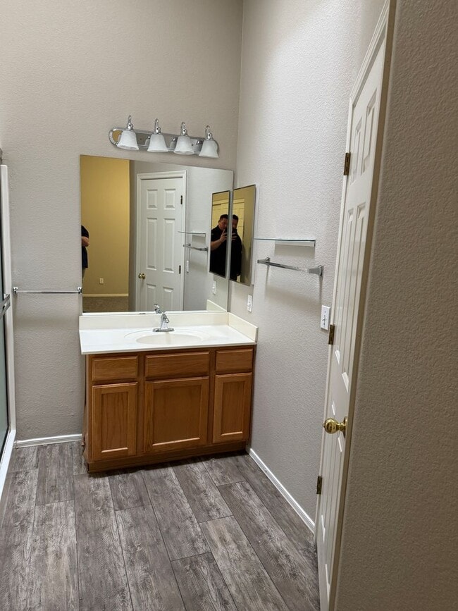 Photo - Beautiful 2 Bedroom 2 bath single level fo... Apartment