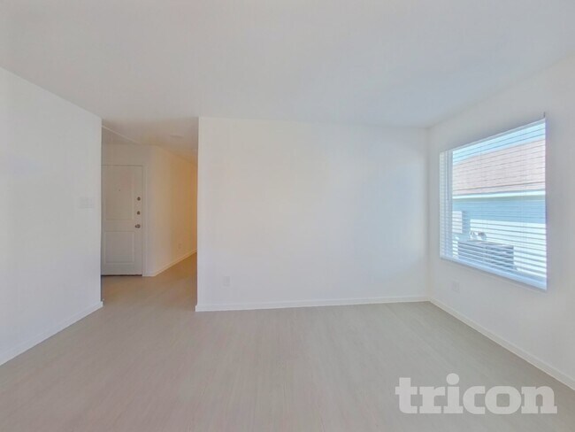 Foto del edificio - 10704 Dusty Rnch Rd