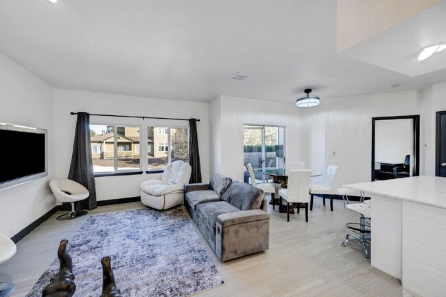 Building Photo - Beautiful Remodeled 2 Bedroom/2 Bathroom Condo is DTC!