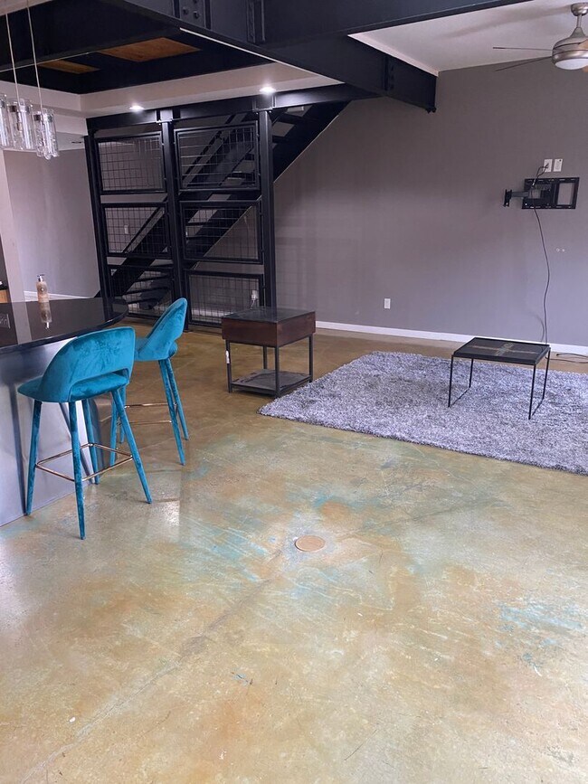 Foto del edificio - Contemporary 2 Bedroom, 2.5 Bath townhouse...