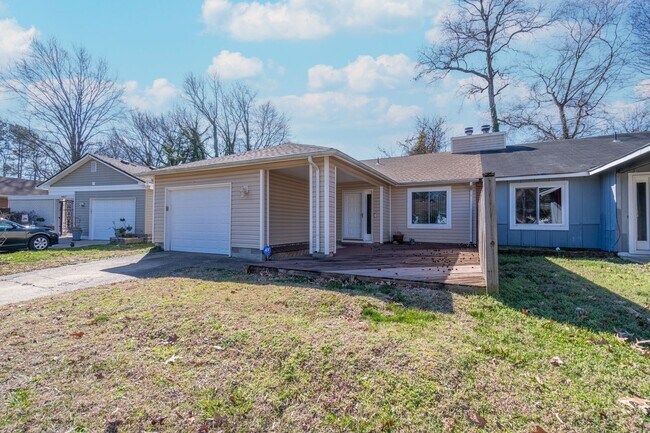 Foto del edificio - 4421 Smokey Lake Dr