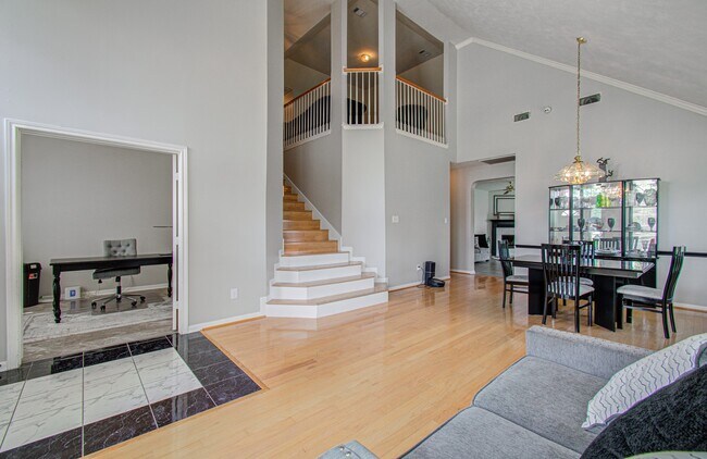 Foto del edificio - 3043 W Hampton Dr