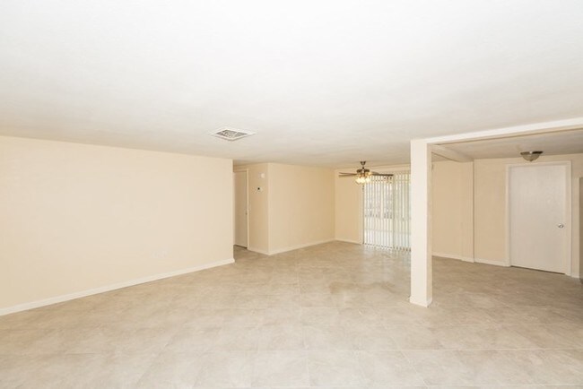 Building Photo - 5612 Mockingbird Dr