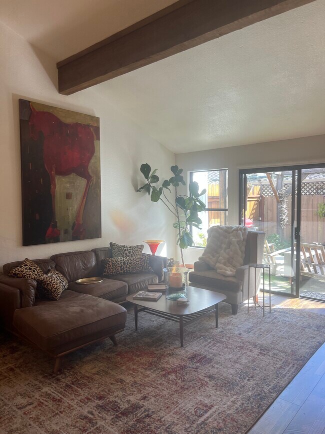 Foto del edificio - 1216 Spruce Tree Cir