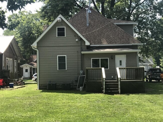 Building Photo - 1122 S 9th St