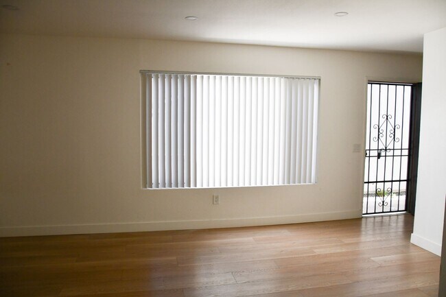 Building Photo - 994 Valencia St