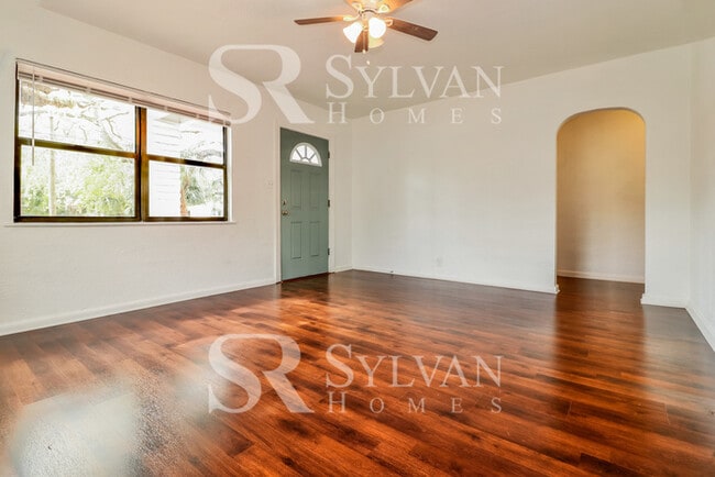 Building Photo - Cute, Cozy and Comfortable