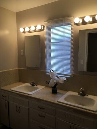 Building Photo - 4572 E Sierra Madre Ave