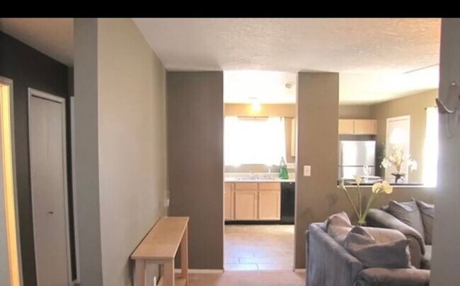 Foto del edificio - Adorable 2 bdr 1 bath home in Northern Mea...