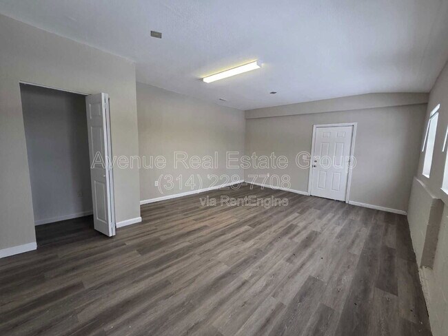 Foto del edificio - 1131 N Florissant Rd