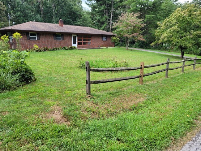Building Photo - 25 Hickory Tree Rd