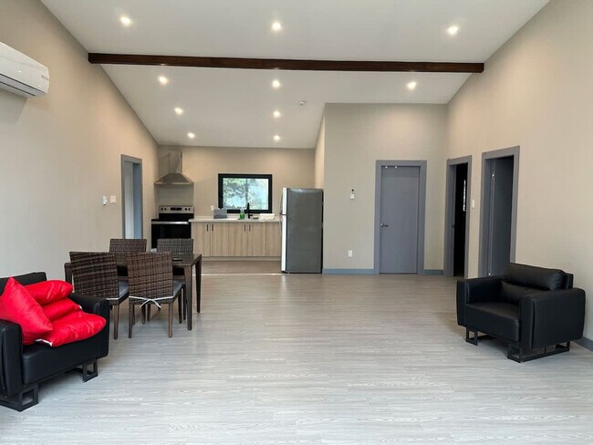 Photo du bâtiment - 16 Englewood Ln