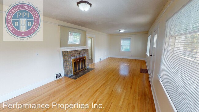 Building Photo - 3 br, 1.5 bath House - 21 Ladd Street