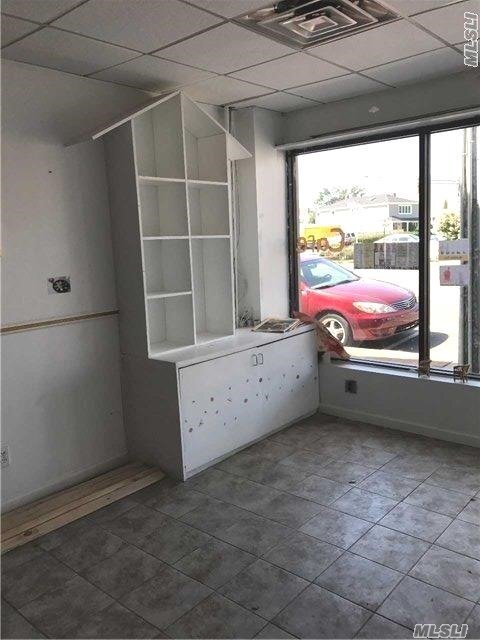 Foto del edificio - 246 Merrick Rd