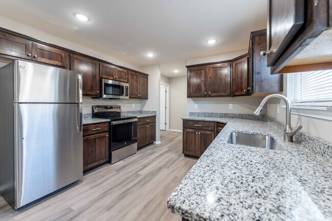 Foto del edificio - Oakwood Heights Townhomes