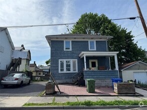 Building Photo - 39 Crescent Pl