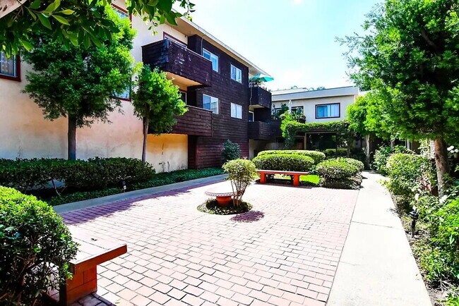 Foto del edificio - "Chic 1-Bed Oasis with Central Vacuum & Ha...