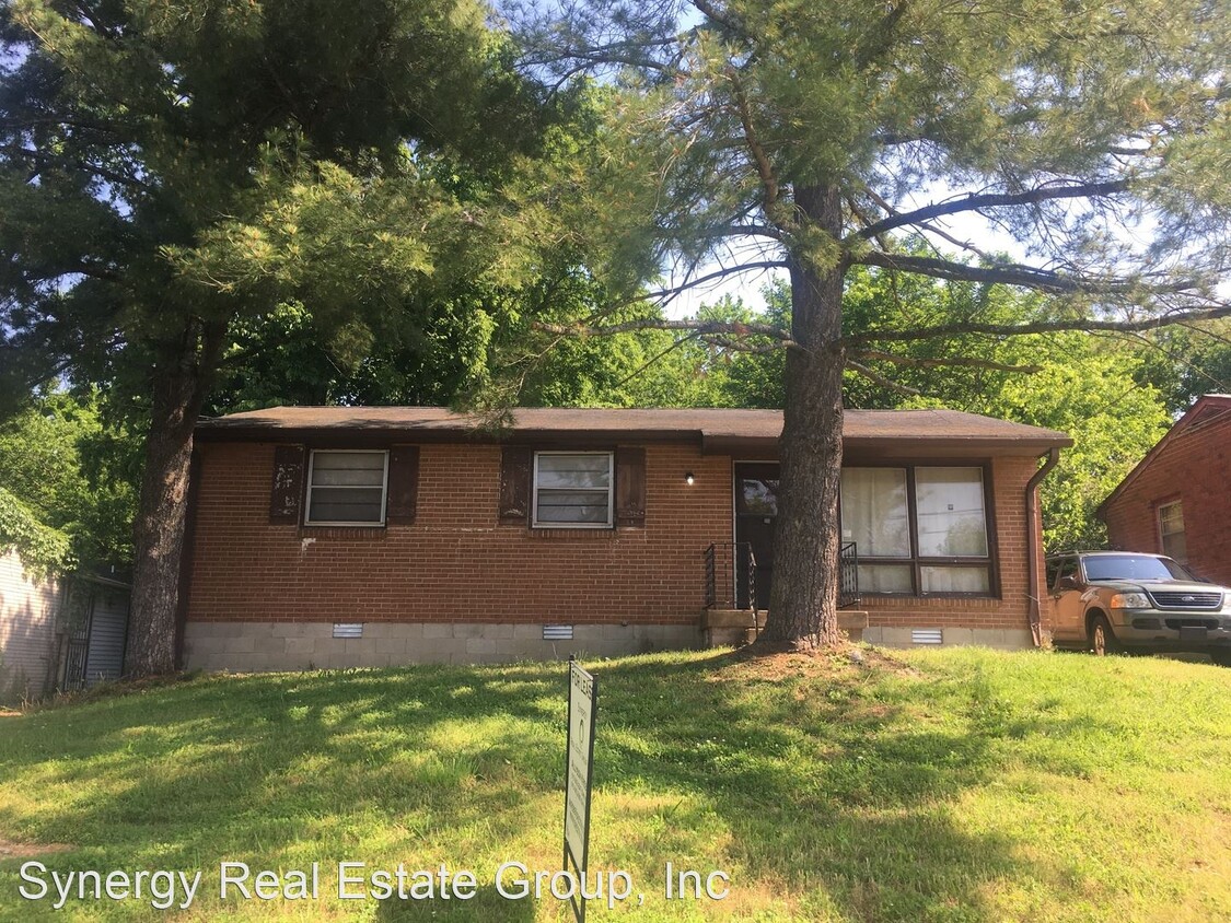 Foto principal - 3 br, 1 bath House - 3270 Hinkle Dr