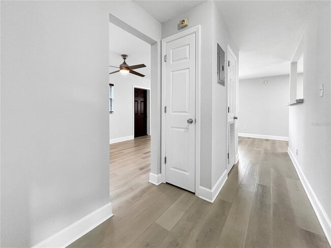 Building Photo - 2404 N Ramona Cir