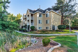 Building Photo - 1222 E Waterside Cv