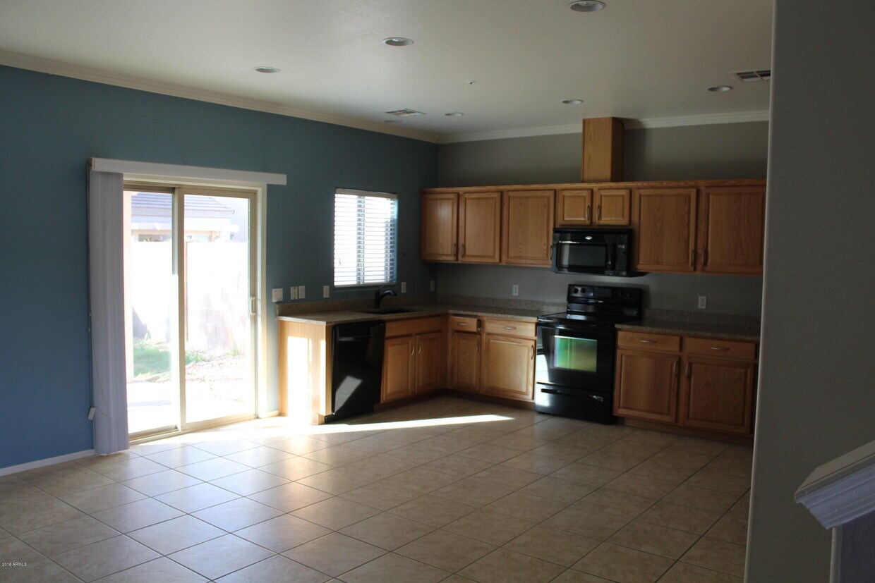 Foto del edificio - 8851 W Dahlia Dr