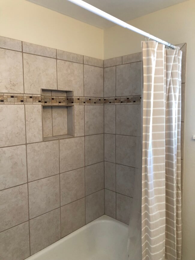 Shower in full bath - 1265 Fairfield Dr