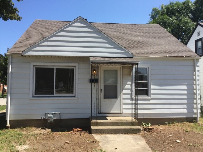 Building Photo - Spacious 3 Bedroom Single Family Home with Garage