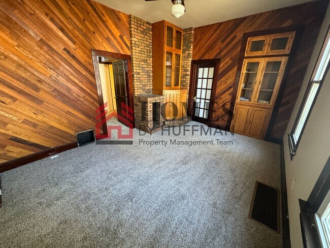 Building Photo - Four Bedroom House | Detached Garage | Fen...