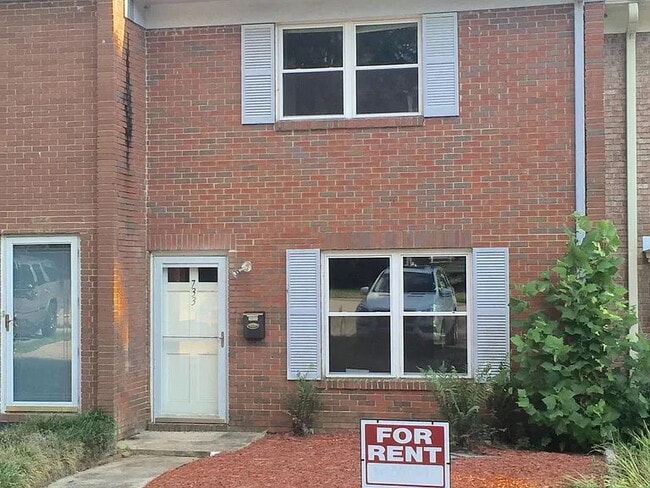 Photo - GREAT LOCATION 2BED 2BATH! FENCED IN YARD! Apartment
