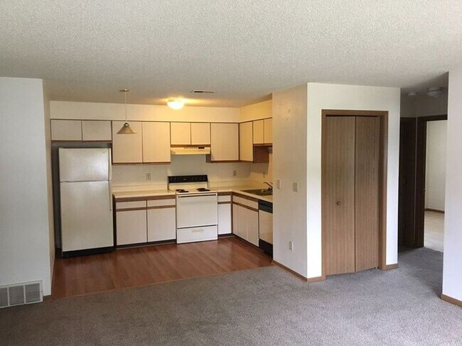Foto del edificio - $995 | 2 Bedroom, 1 Bathroom Apartment | Pet Friendly* | Available for May 26th, 2026 Move In!