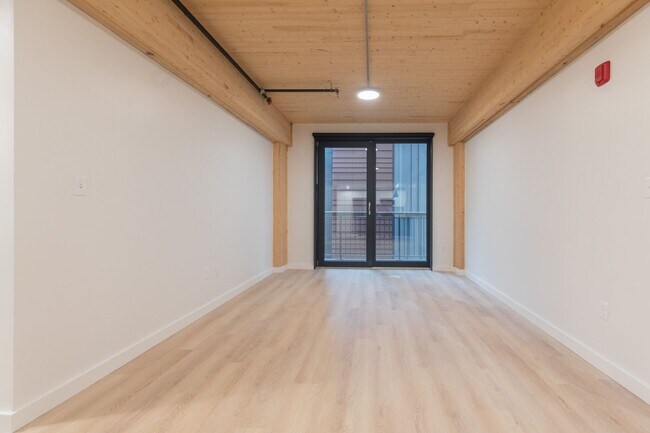 Foto del edificio - 13 E Lenox St