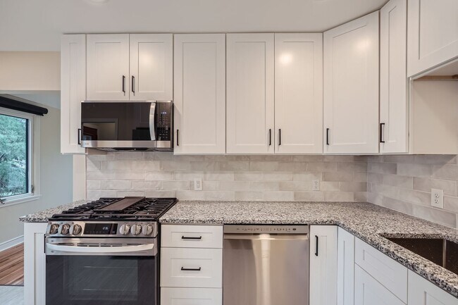 Foto del edificio - 5633 Saint Croix Ave N