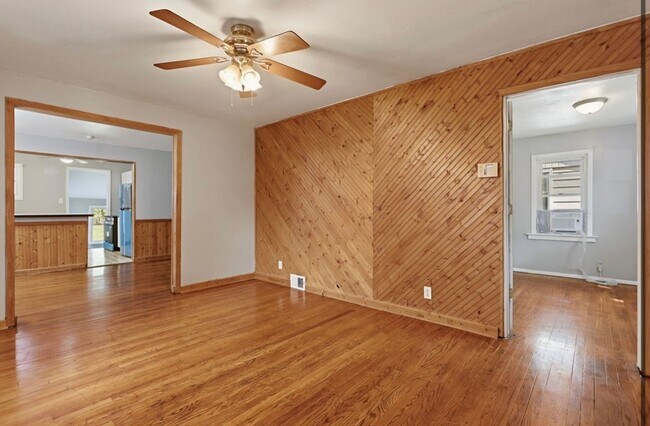 Foto del edificio - Move-In Ready 3 Bedroom with Fenced Yard & Garage!