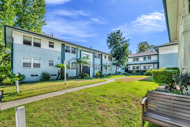 Foto del edificio - 5835 Bowcroft St