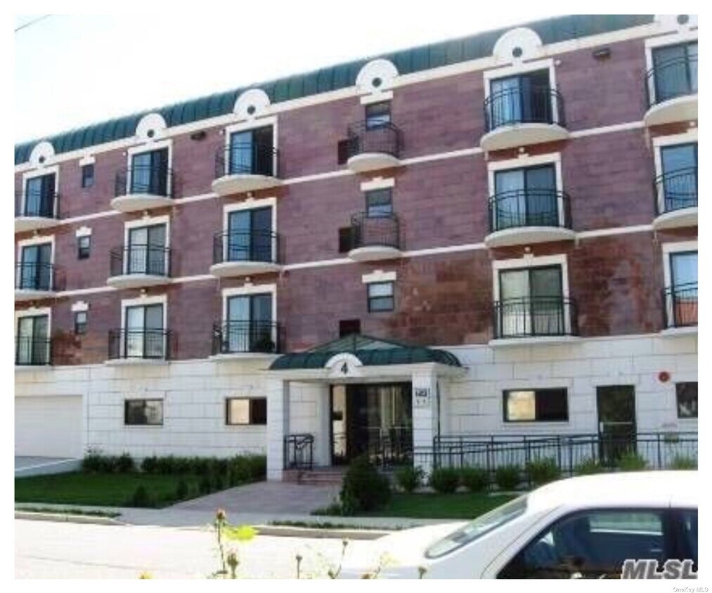 Primary Photo - 4 Chelsea Pl