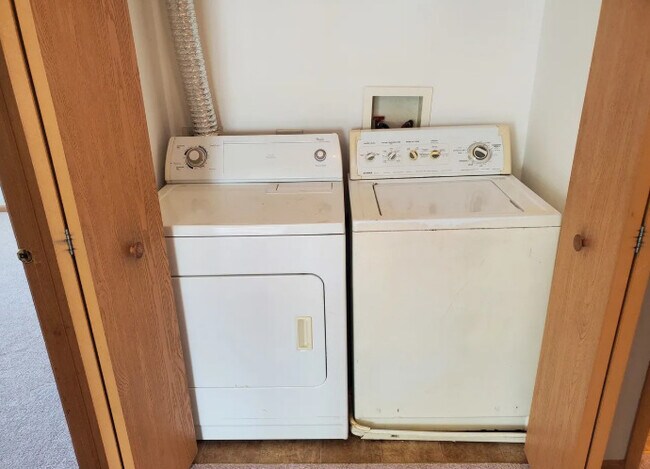 Foto del edificio - 1449 McClure Rd