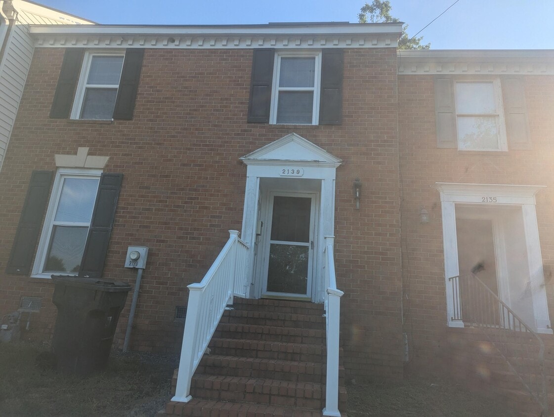 Primary Photo - 2139 Holt St