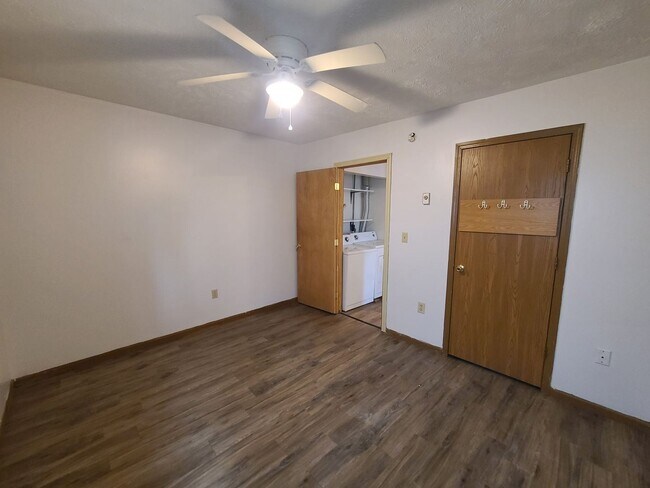 Building Photo - 3 br, 2 bath House - 127 Springbrook Street
