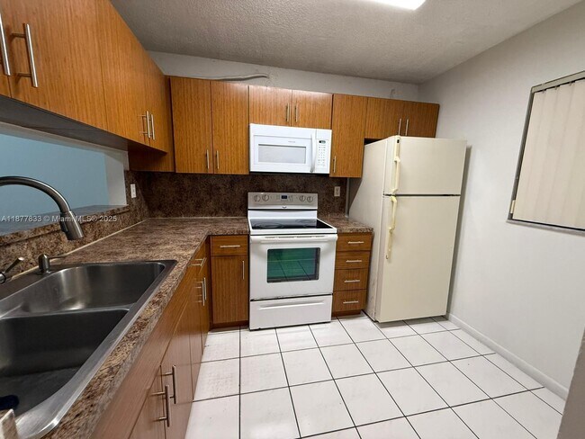 Foto del edificio - 3396 Foxcroft Rd