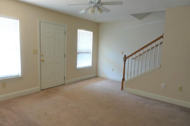 Building Photo - 629 Bear Dr