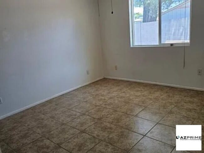 Building Photo - E Avalon Dr