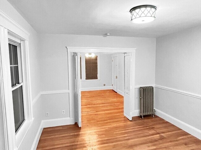 Building Photo - 11 Newton St