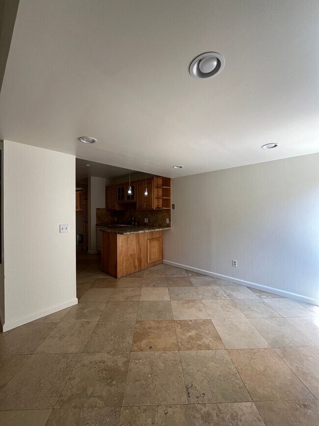 Foto del edificio - 4BR/2.5BA Two Story Condo Available