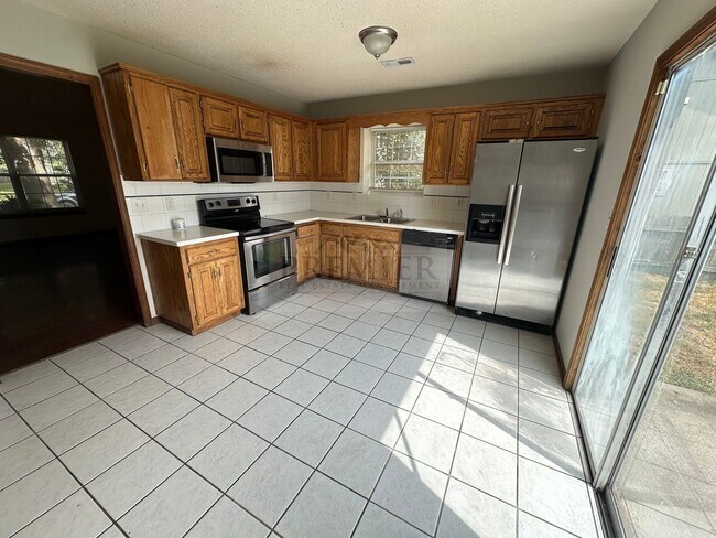 Building Photo - 1039 Dean Dr