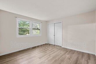 Building Photo - 451 Divinity St