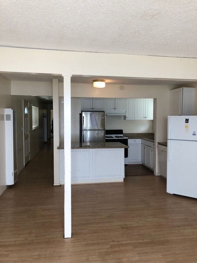 Building Photo - 6679 Del Playa Dr