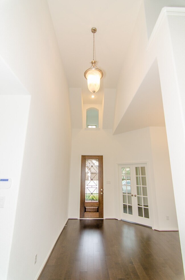 Building Photo - 18122 Glenlyon Dr