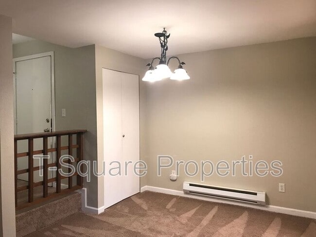 Building Photo - 4629 W Lake Sammamish Pky SE
