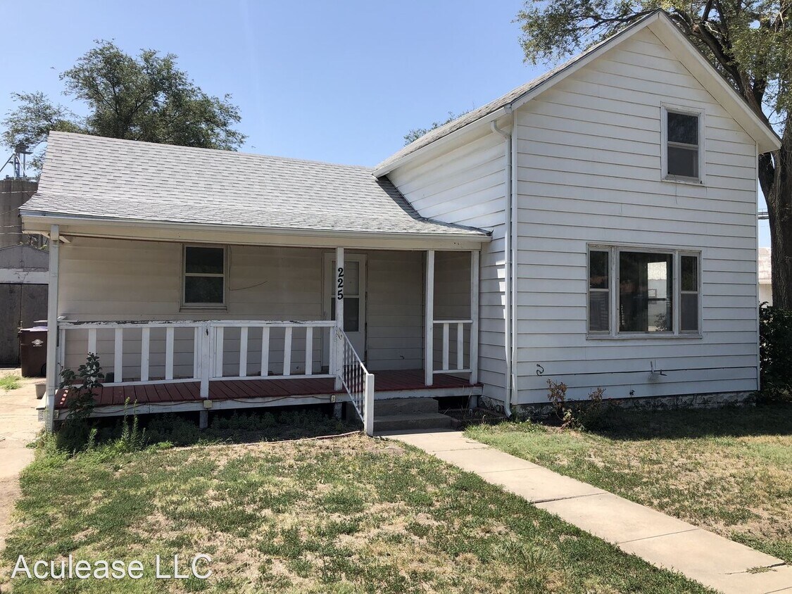 225 W Thornton St, Moundridge, KS 67107 House Rental in Moundridge